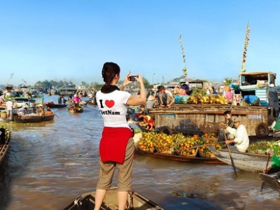 Cai Be floating market